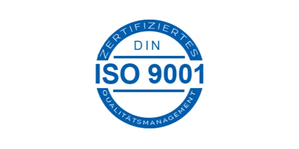 Blaues, rundes DIN-ISO-9001-Zertifizierungssiegel mit deutschem Text zum Qualitätsmanagement.